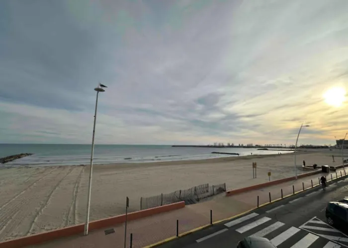 Bright Seafront Apartment